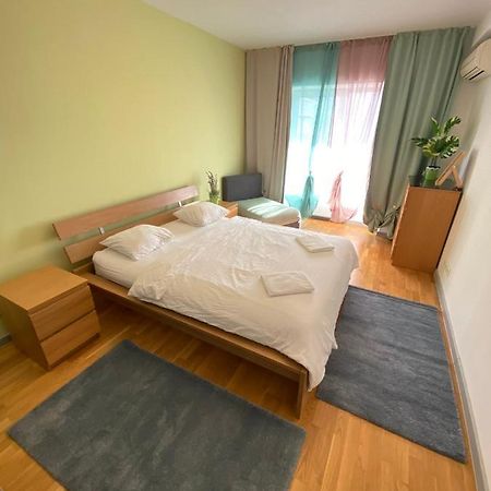 Green Apartment 214 With Private Parking Bukarest Exterior foto