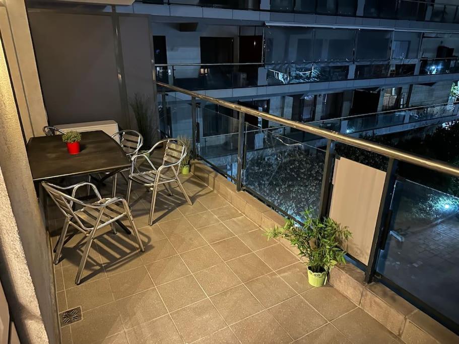 Green Apartment 214 With Private Parking Bukarest Exterior foto