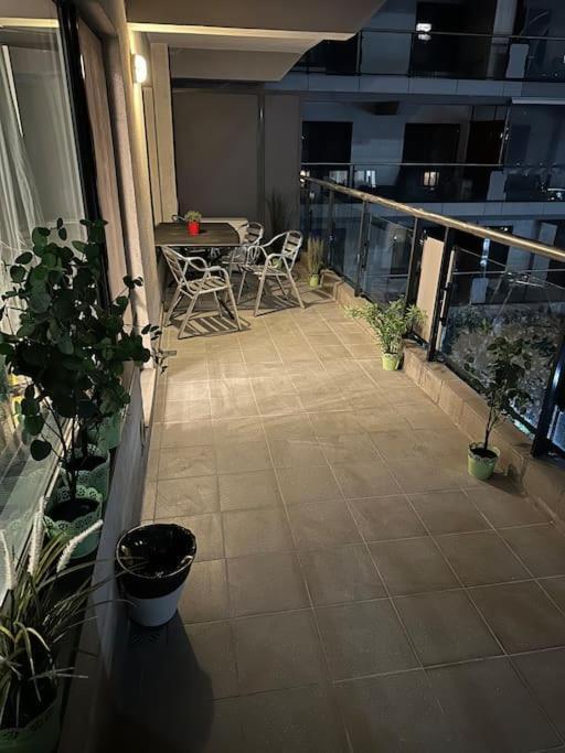 Green Apartment 214 With Private Parking Bukarest Exterior foto