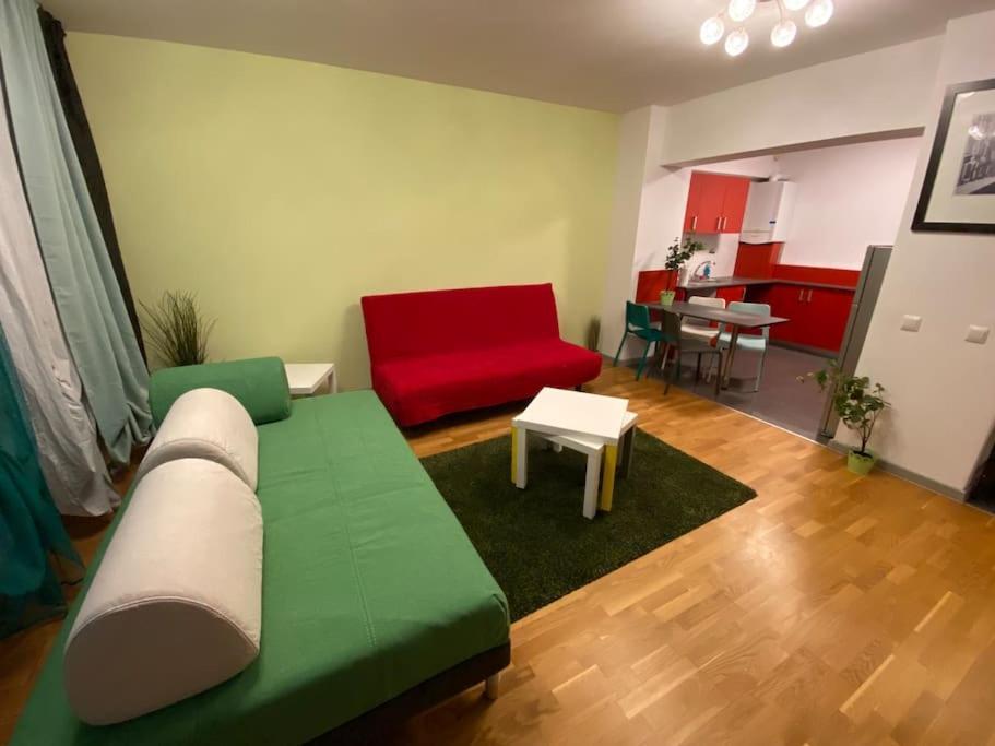Green Apartment 214 With Private Parking Bukarest Exterior foto